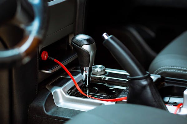 Manual gearshift and parking brake handle in a car interior